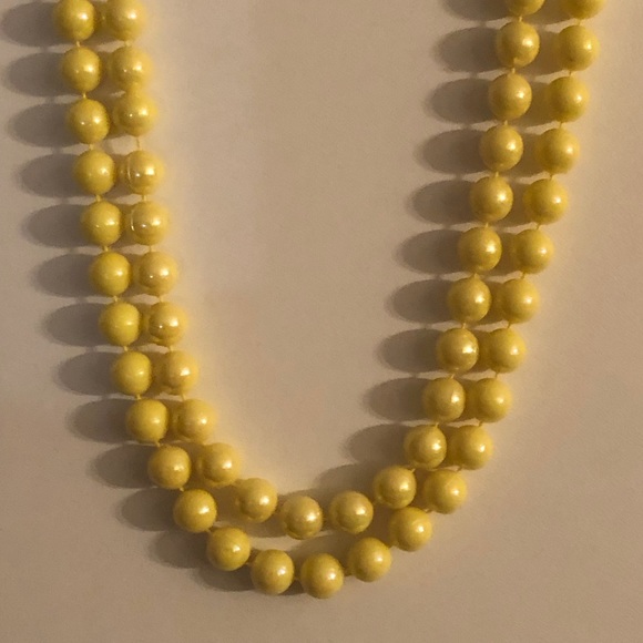 🌸VTG Double Strand Yellow Bead Necklace - Picture 3 of 5